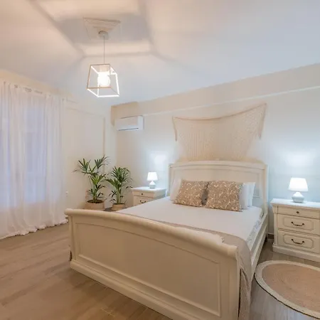 White Collection & - Pnoe