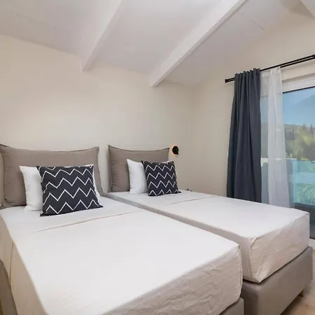 White Collection & - Pnoe Villa Pandokrátor